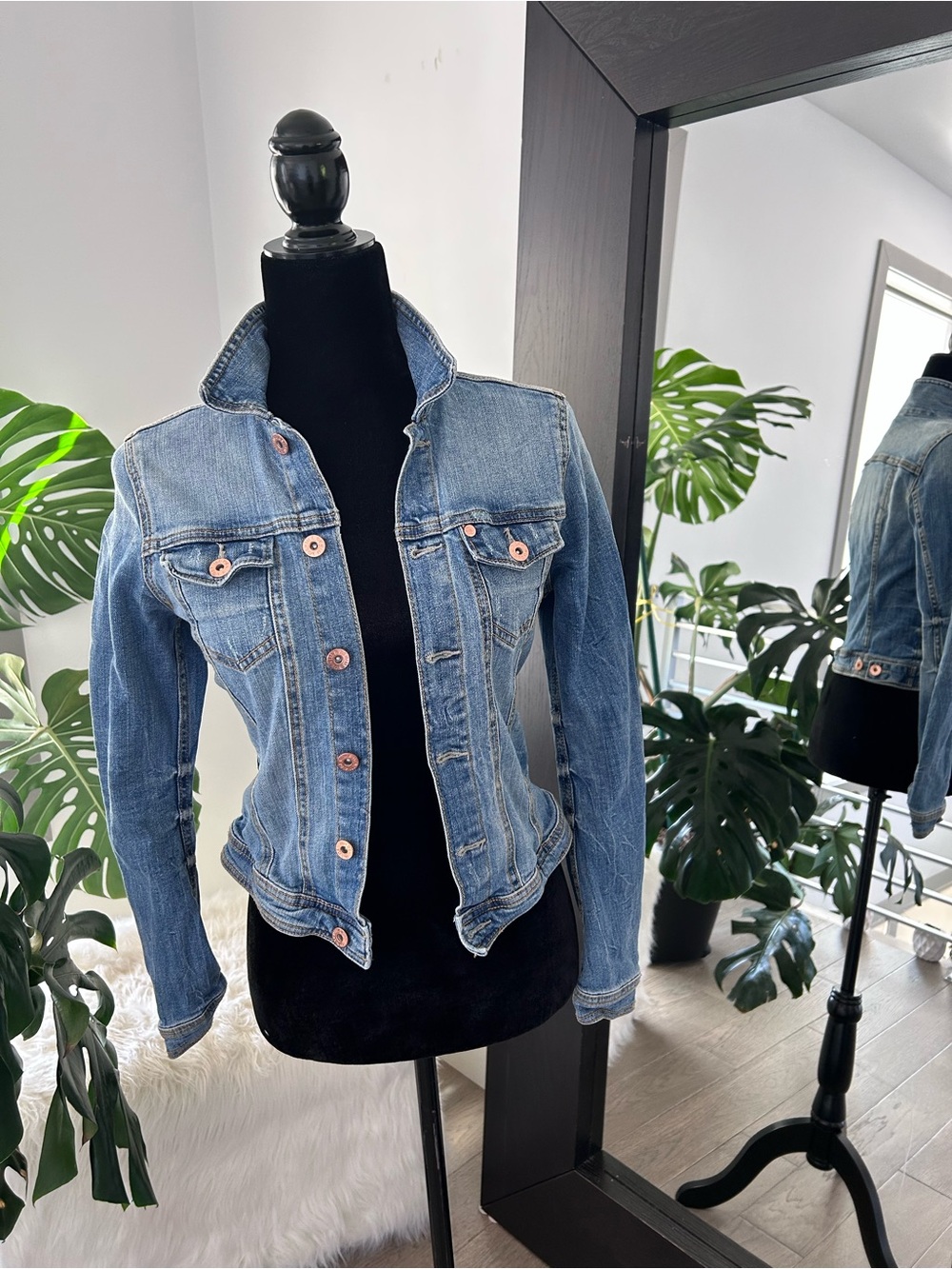 Classic fitted denim Jeans jacket size 4 H&M Denim